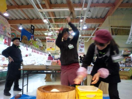 ガンピーのお餅つき　田中プランナー編