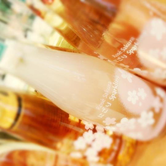 ワインコーナー、一足先に『春到来』
