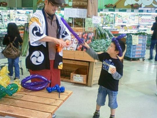 風船のお兄さんと・えい！